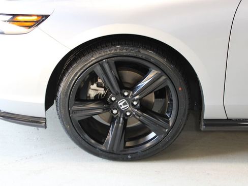 Used 2023 Honda Accord Sport image 6