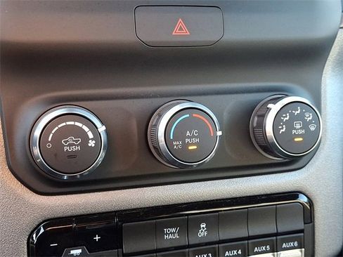 Used 2024 RAM 2500 Tradesman w/ Chrome Appearance Group image 15