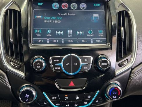 Used 2017 Chevrolet Cruze Premier FWD image 17