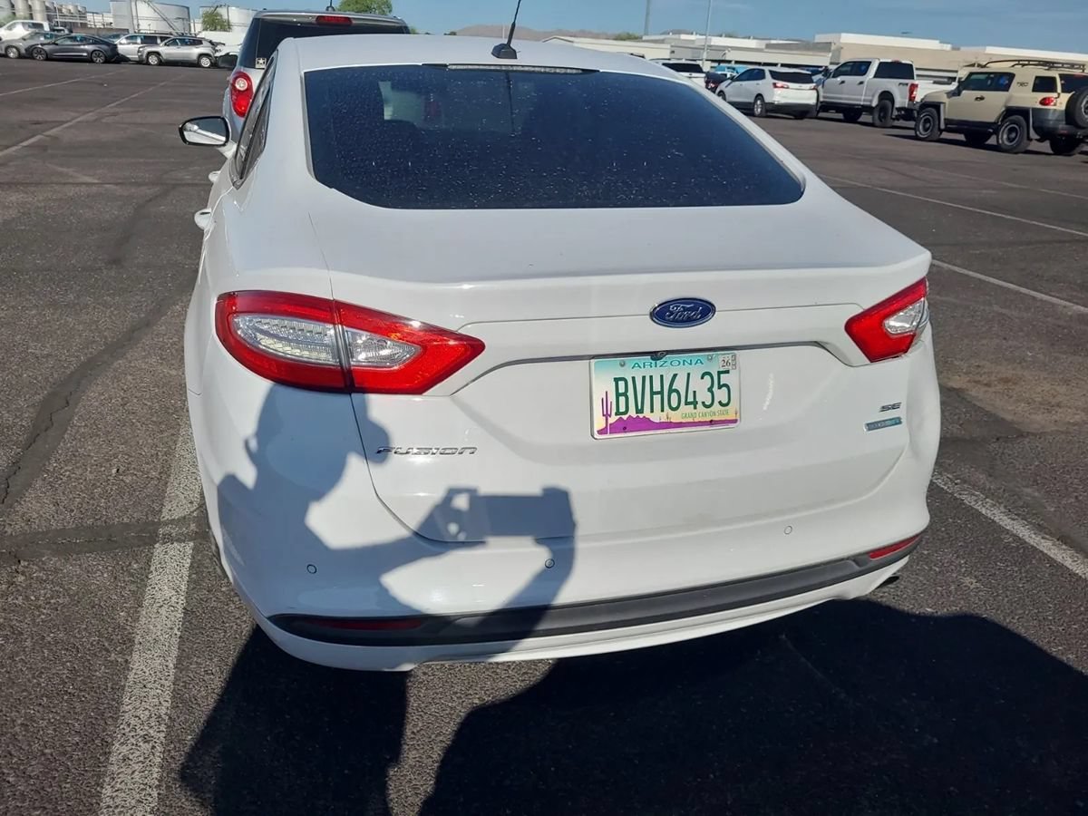 Used 2016 Ford Fusion SE FWD image 3
