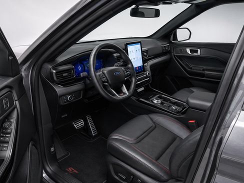 Used 2023 Ford Explorer ST AWD/4WD image 10