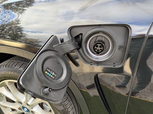 Used 2018 BMW X5 xDrive40e image 11