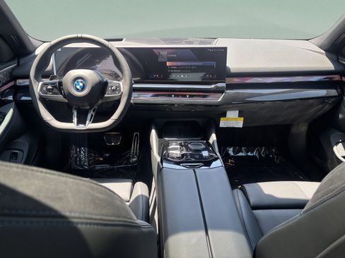 Used 2026 BMW i5 eDrive40 w/ M Sport Package RWD image 29