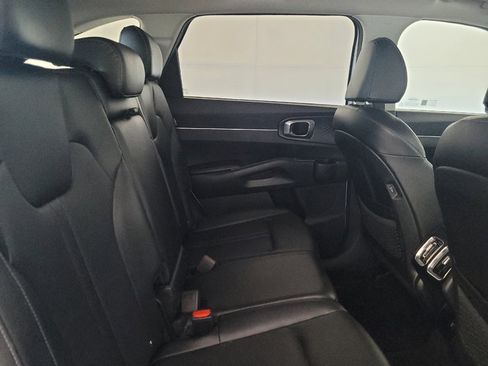 Used 2024 Kia Sorento S FWD image 19