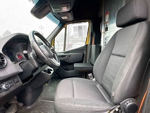 Used 2021 Mercedes-Benz Sprinter 2500 image 11
