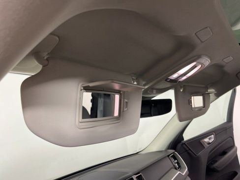 Used 2025 Volvo XC60 B5 Plus image 31