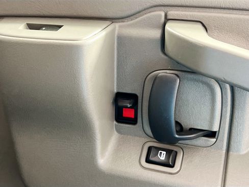 Used 2019 Chevrolet Express 2500 w/ Driver Convenience Package image 29