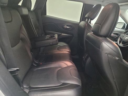 Used 2019 Jeep Cherokee Limited w/ Luxury Group FWD image 19