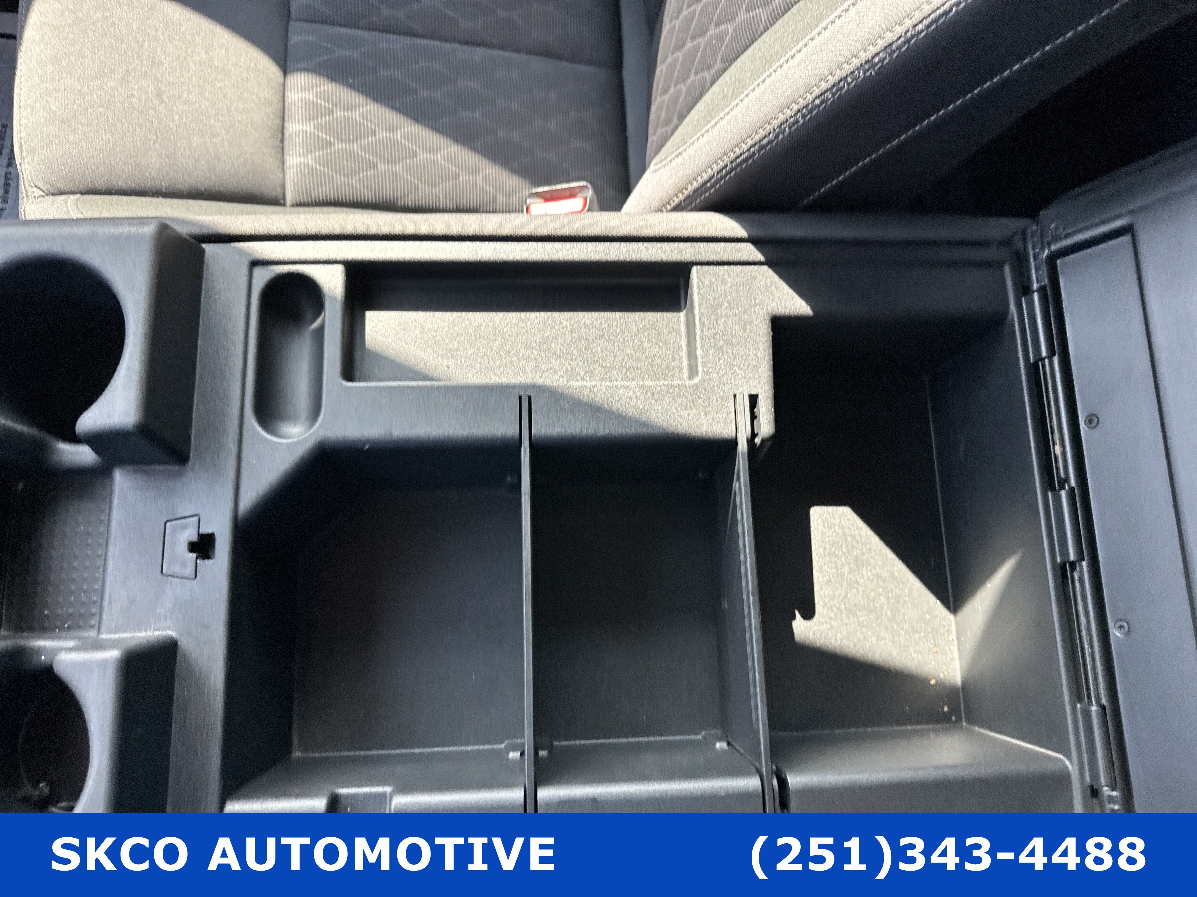 Used 2022 Nissan Titan SV RWD image 25