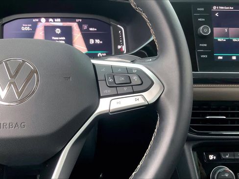 Used 2022 Volkswagen Taos SEL image 25