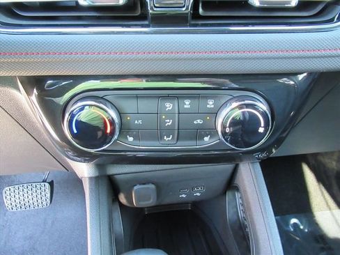 Used 2024 Chevrolet TrailBlazer RS FWD image 21