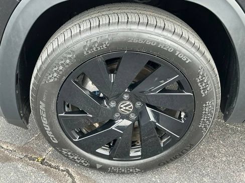 Certified 2025 Volkswagen Atlas SE w/ Black Wheel Package AWD/4WD image 9