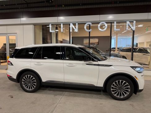 Used 2023 Lincoln Aviator Reserve w/ Elements Package Plus AWD/4WD image 6