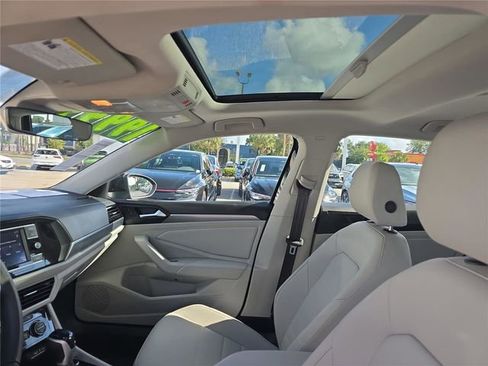 Used 2024 Volkswagen Jetta SE FWD image 24