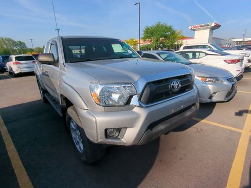 Used 2015 Toyota Tacoma 4x4 Access Cab V6 w/ SR5 Package image 3