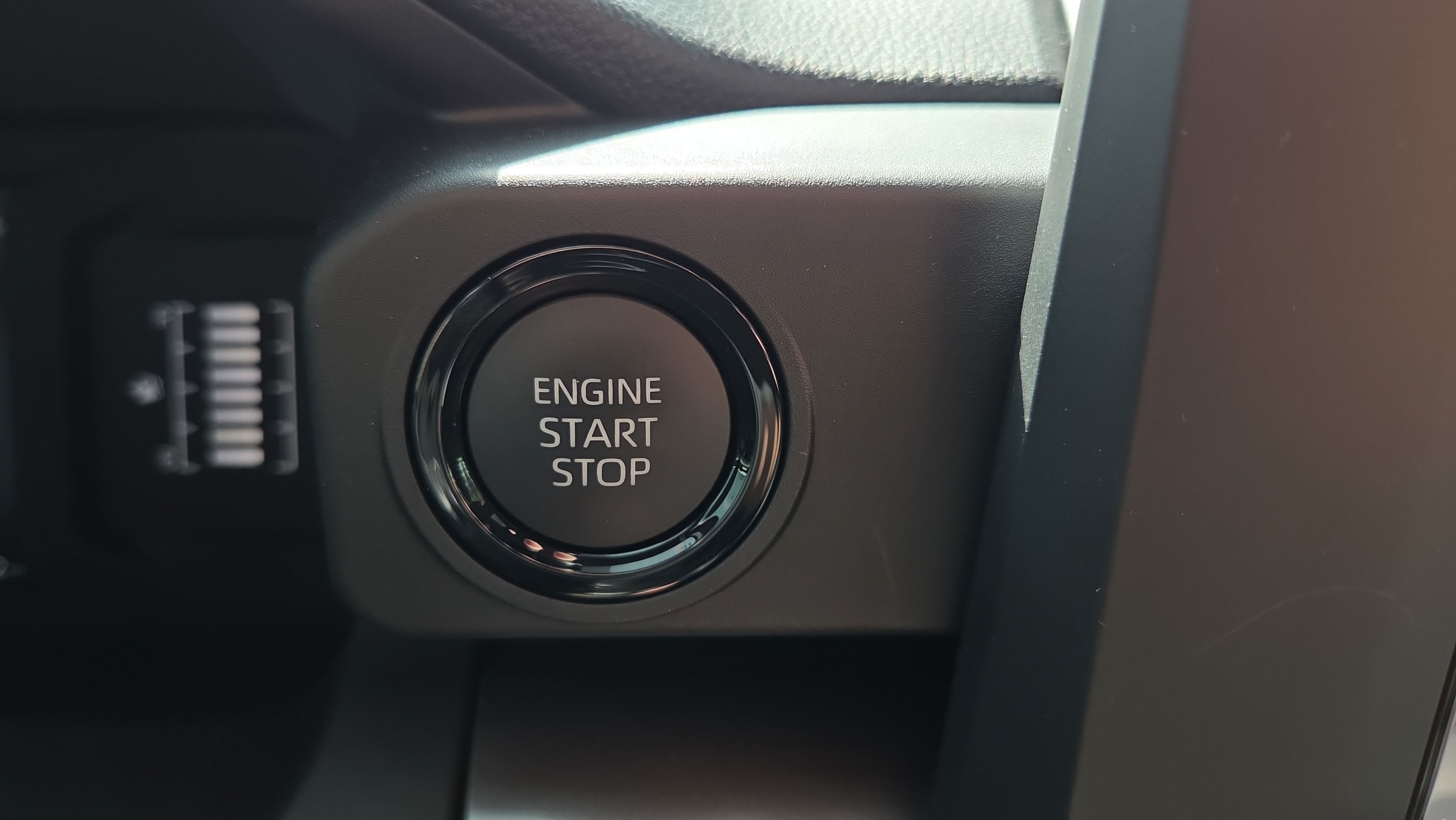 Certified 2026 Toyota Tacoma SR5 AWD/4WD image 30