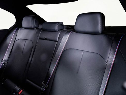 Used 2025 BMW M5 w/ Executive Package image 34