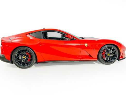 Used 2018 Ferrari 812 Superfast RWD image 10