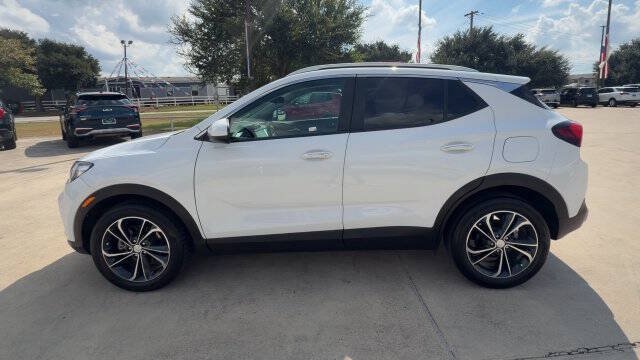 Used 2023 Buick Encore GX Select w/ Safety Package II FWD image 5