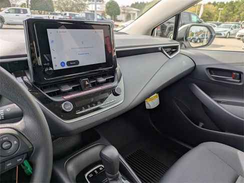 Used 2025 Toyota Corolla LE image 20