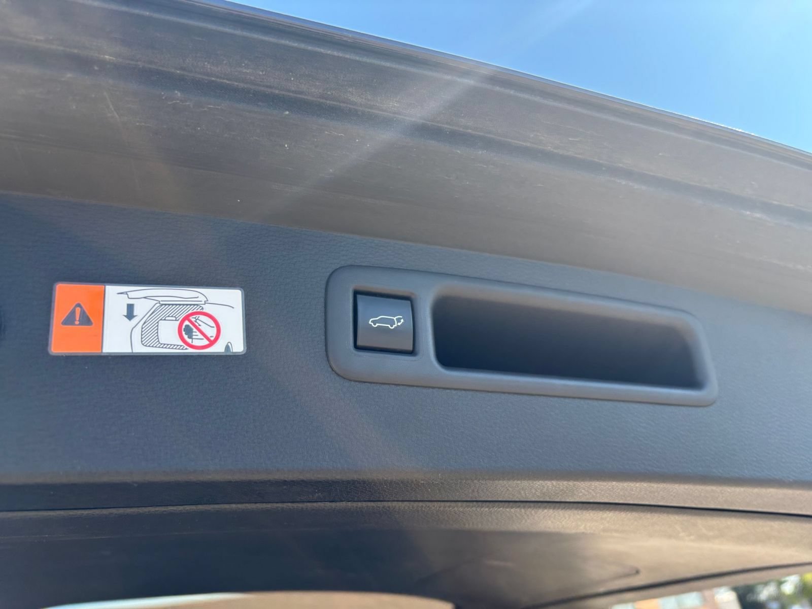 Used 2025 Toyota Highlander LE FWD image 22