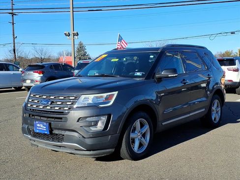 Certified 2017 Ford Explorer XLT w/ Equipment Group 202A image 3