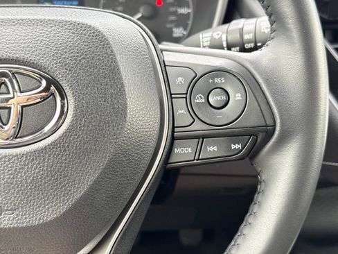 Used 2023 Toyota Corolla SE w/ SE Premium Package image 8