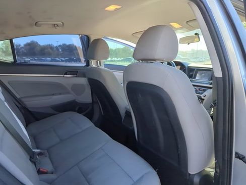 Used 2017 Hyundai Elantra SE image 15