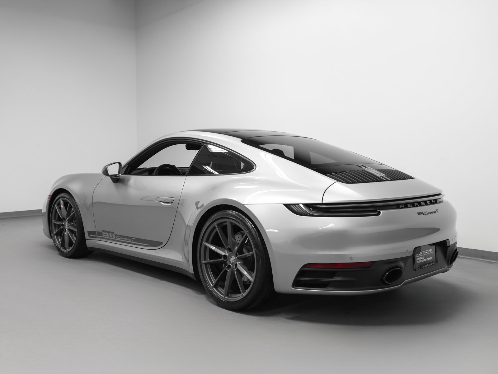 Certified 2024 Porsche 911 Carrera T RWD image 3