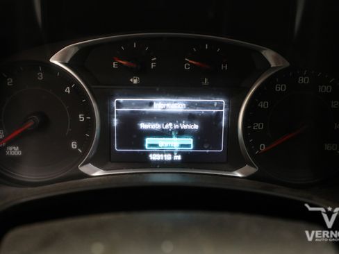 Used 2018 Chevrolet Equinox Premier FWD image 9