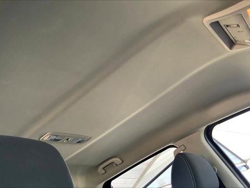 Used 2021 Nissan Titan SV w/ SV Convenience Package image 13