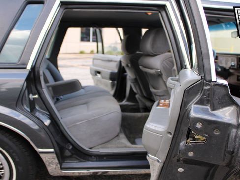 Used 1986 Lincoln Town Car image 14