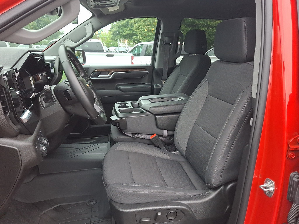 Used 2025 Chevrolet Silverado 1500 LT AWD/4WD image 41