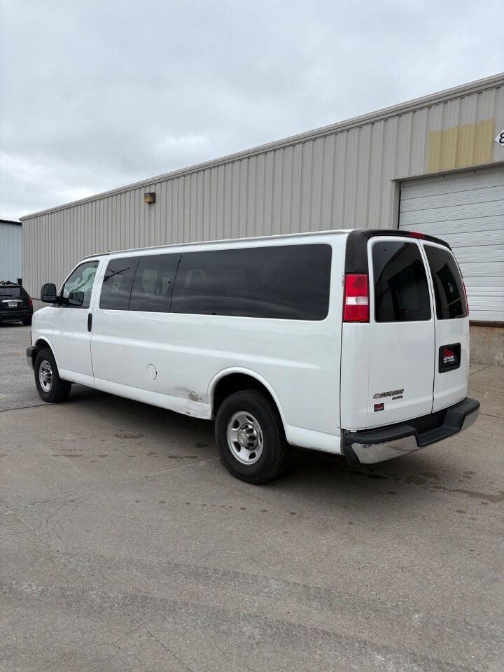 Used 2016 Chevrolet Express 3500 LT RWD image 5
