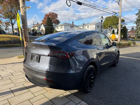 Used 2022 Tesla Model Y Long Range image 7