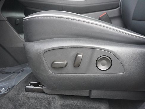 Used 2025 Buick Enclave Preferred w/ Power Package image 36