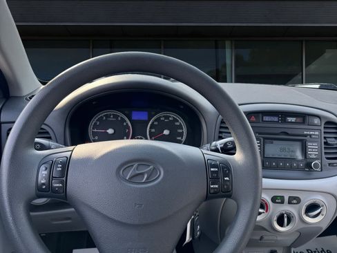 Used 2011 Hyundai Accent GLS w/ Premium Pkg 4 image 3