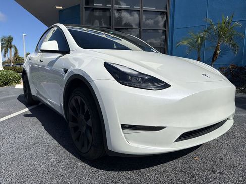 Used 2023 Tesla Model Y Long Range image 18