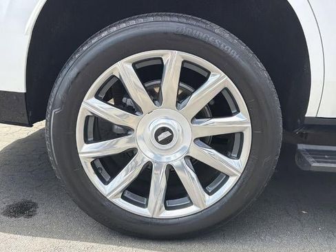 Certified 2024 Cadillac Escalade Premium Luxury Platinum w/ Heavy-Duty Trailer Package AWD/4WD image 17