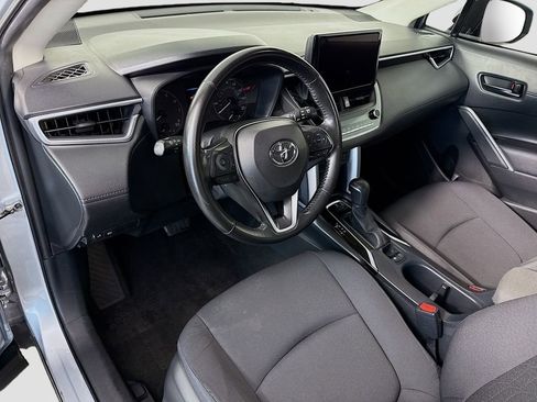 Used 2023 Toyota Corolla Cross LE image 9