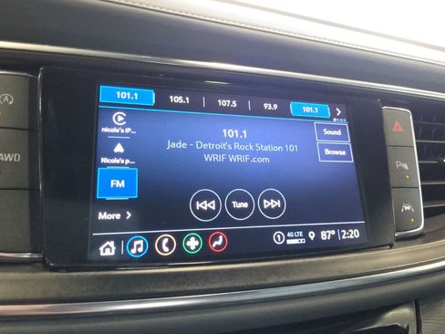 Used 2023 Buick Enclave Essence AWD/4WD image 23