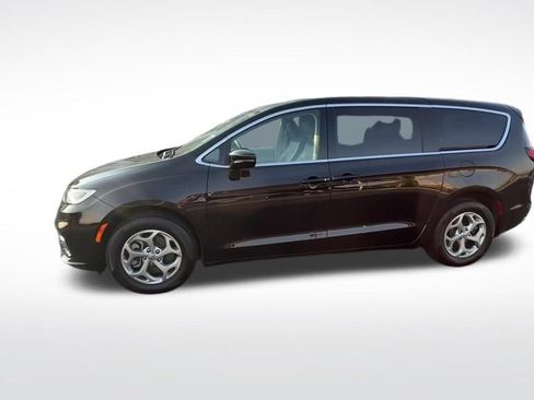 Used 2024 Chrysler Pacifica Limited image 35