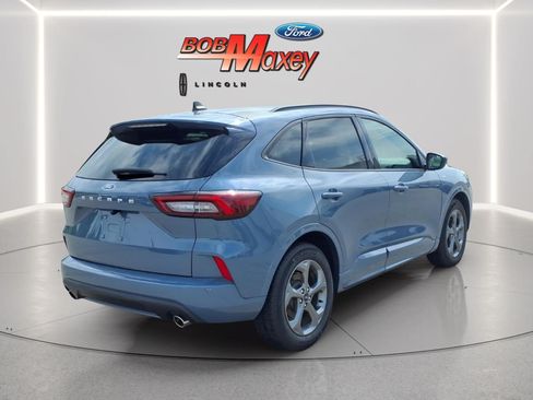 Used 2024 Ford Escape ST-Line w/ Cold Weather Package FWD image 4