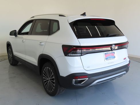 New 2025 Volkswagen Taos SE image 7