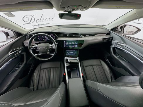 Used 2024 Audi Q8 e-tron Premium Plus w/ Premium Plus Package image 20