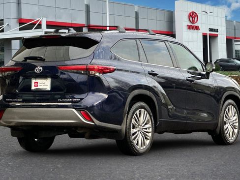 Used 2022 Toyota Highlander Platinum image 4