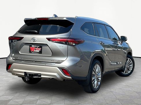 Used 2026 Toyota Highlander Platinum AWD/4WD image 6
