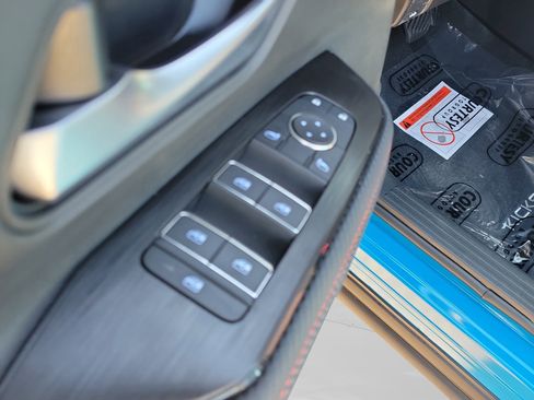 New 2026 Nissan Kicks SR image 20