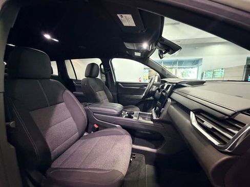 Certified 2025 GMC Acadia Elevation image 38