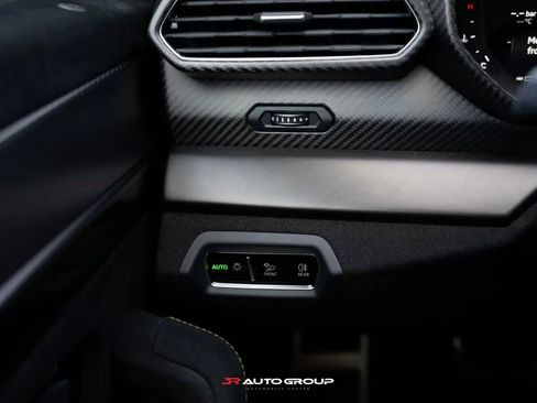 Used 2023 Lamborghini Urus Performante AWD/4WD image 28